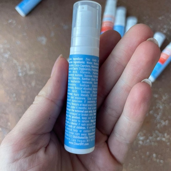 Suntegrity Moisturizing Mineral Face Sunscreen & Primer SPF 30 - Picture 5 of 5